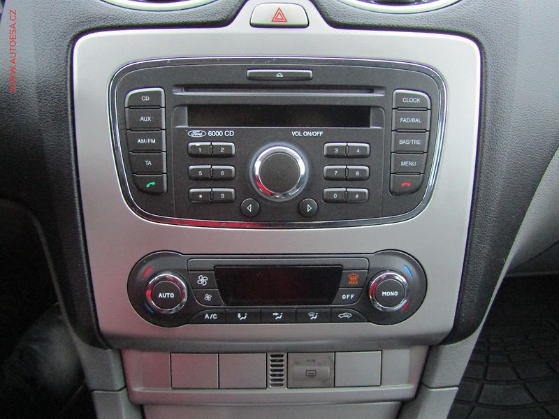Ford Focus (2010) 1.6TDCi, 2.maj, Klima - fotka 14 z 15