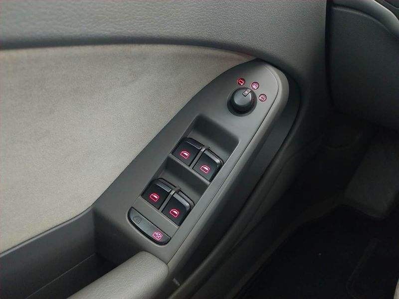 Audi A4 (2009) 2.0 TFSI, Automat, Navi - fotka 17 z 19