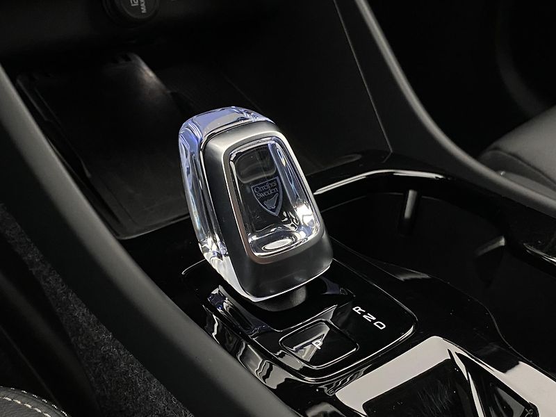 Volvo XC40 B4 DARK ULTRA AUT CZ - fotka 28 z 56