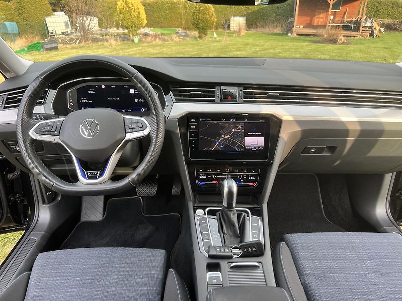 Volkswagen Passat 1.4GTE 160KW,TZ,2xALU,1MAJ - fotka 32 z 48