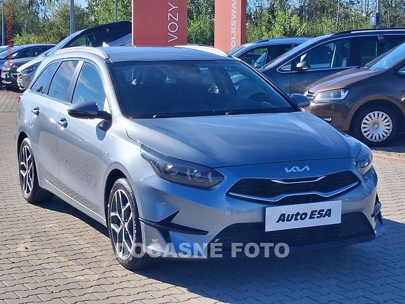 Kia Ceed (2022) 1.5 TGDi, 1.maj,ČR, TOP - fotka 1 z 18