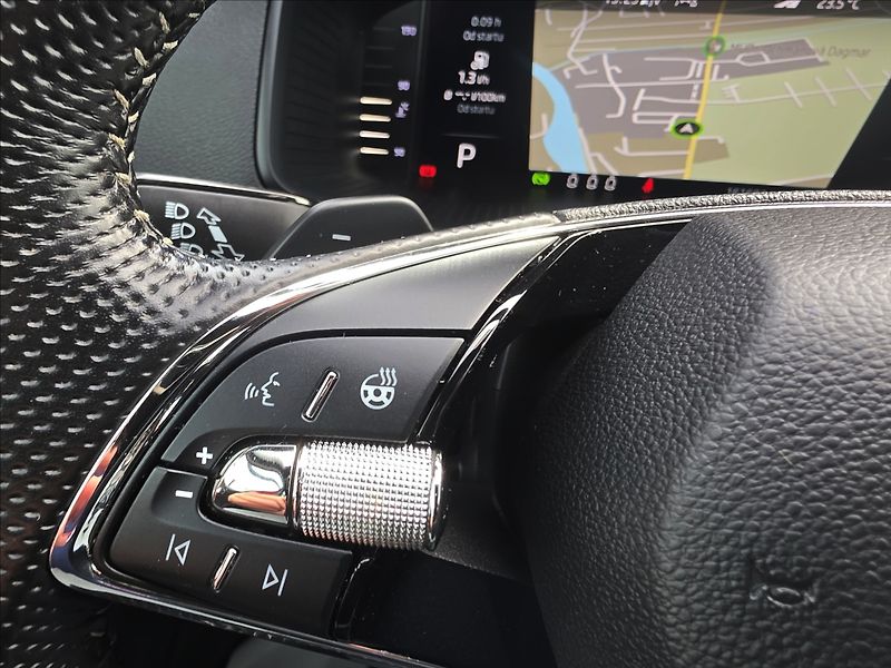 Škoda Karoq 1,5 TSi 110KW DSG Sportline TZ - fotka 15 z 46