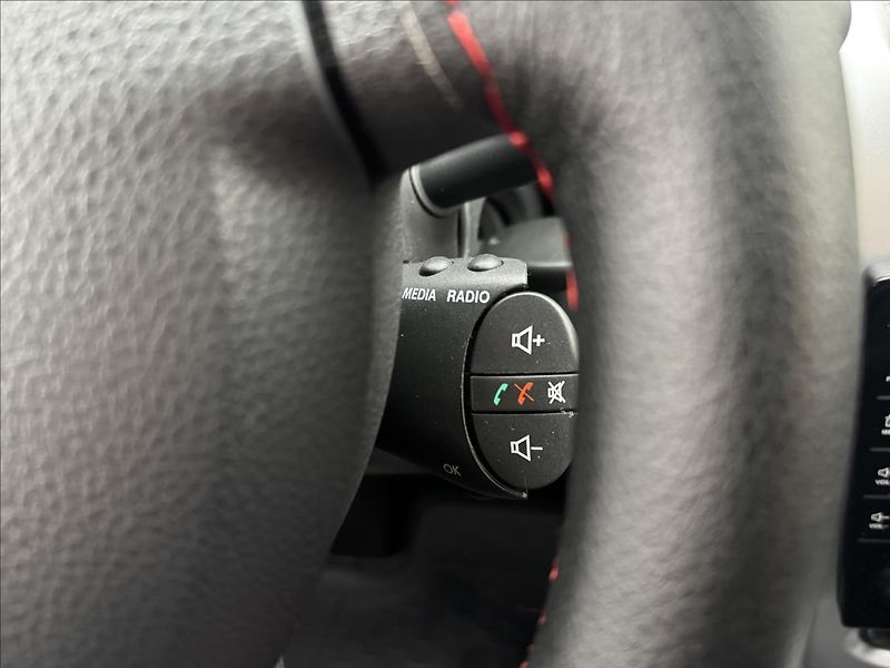 Dacia Duster 1,6 i 77kW AC LED TAŽNÉ KAMERA - fotka 11 z 33
