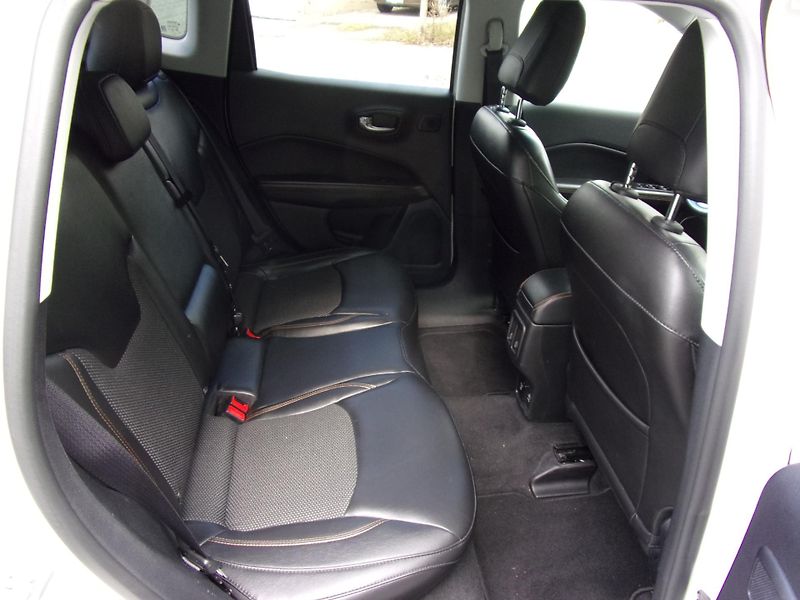 Jeep Compass  2.0M-Jet4X4 LONGITUDE 85000KM - fotka 22 z 26