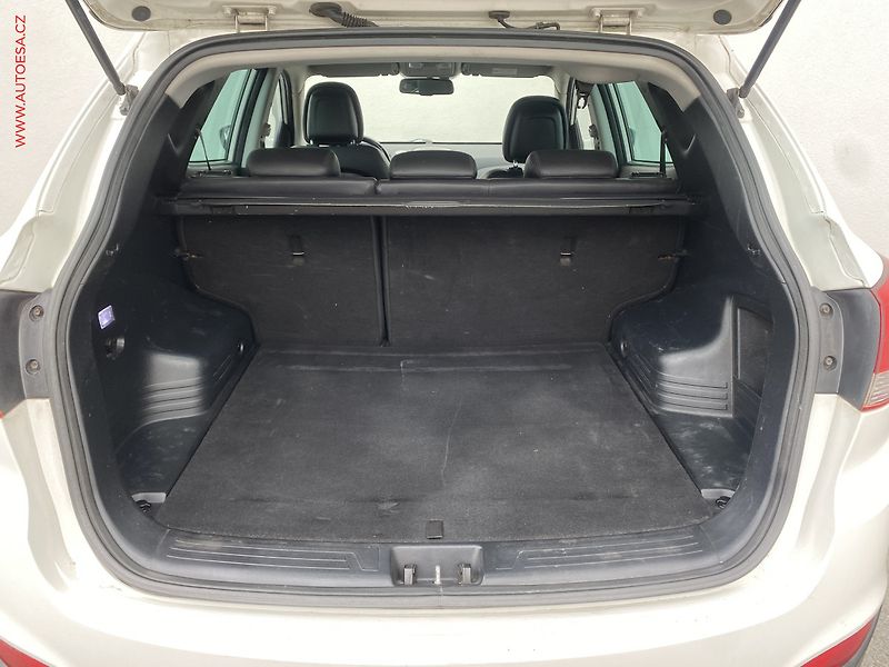 Hyundai ix35 (2011) 1.6 GDi, ČR, AC, park.čidla - fotka 7 z 17