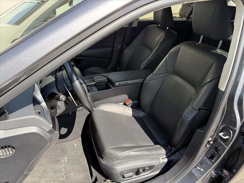 Lexus ES 300h 2,5 BUSINESS EDITION  ES - fotka 10 z 21