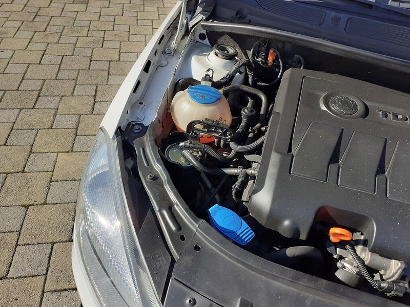 Škoda Fabia (2010) KOMBI 1.6 TDI - fotka 17 z 37