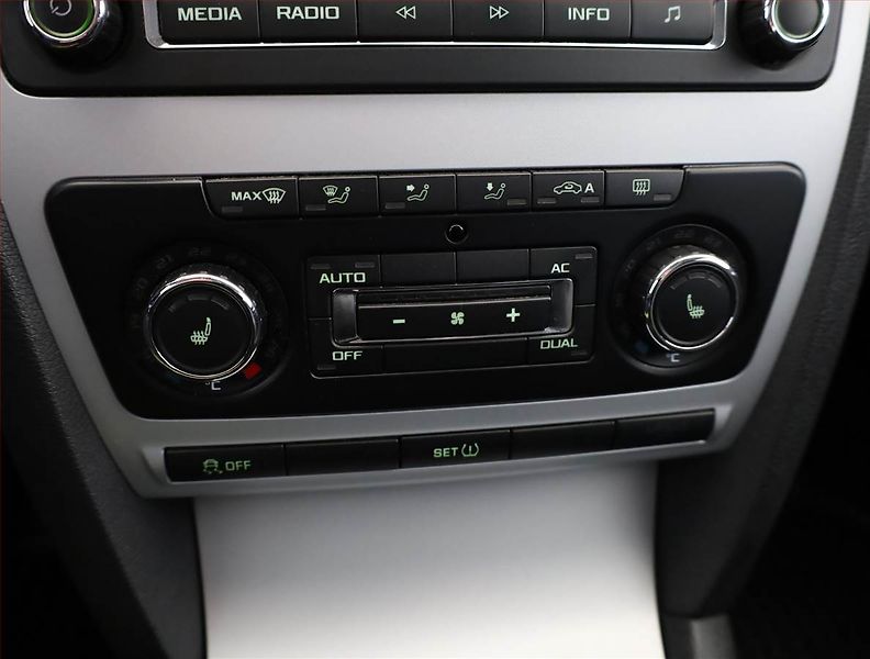 Škoda Octavia (2010) Ambiente Plus 1.4 TSI, po STK - fotka 10 z 15