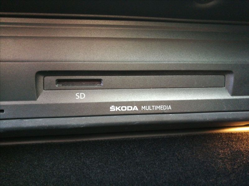 Škoda Karoq 1,5 TSi 1.majitel - fotka 10 z 20