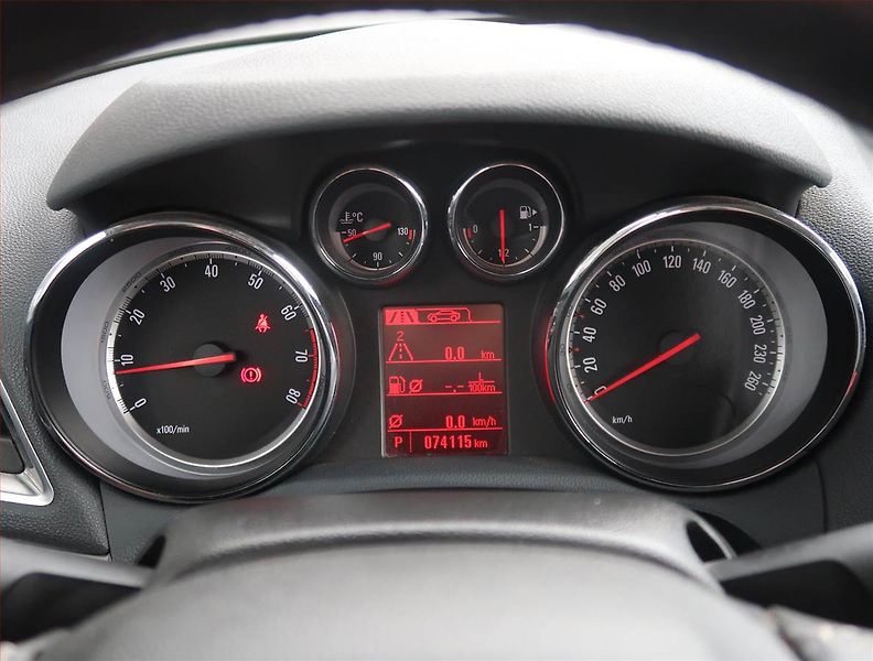 Opel Mokka (2015) Cosmo 1.4 Turbo, Automat - fotka 11 z 20