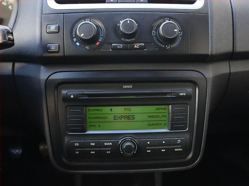 Škoda Roomster (2007) 1.6 16V, Park. senzory - fotka 12 z 16
