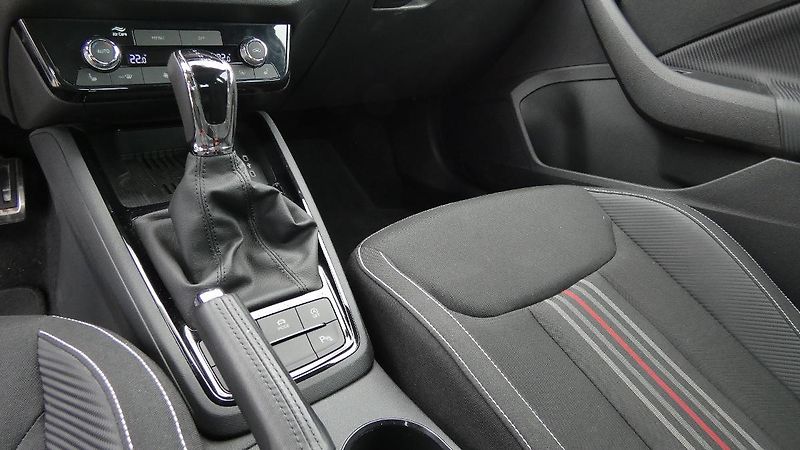 Škoda Scala 1,5TSI DSG Monte Carlo - fotka 6 z 25