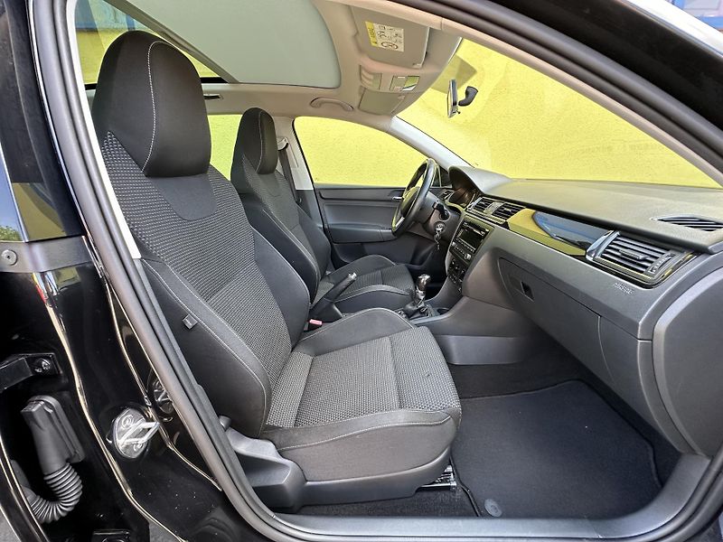Škoda Rapid (2015) 1.2TSI/77kW *1.Maj. * PANORAMA - fotka 16 z 31