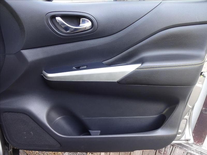 Nissan Navara 2,3 dCi 140 kW 4x4 Automat - fotka 30 z 60