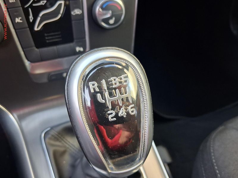 Volvo V40 (2013) 1.6 T2, Navi, bixen - fotka 14 z 15