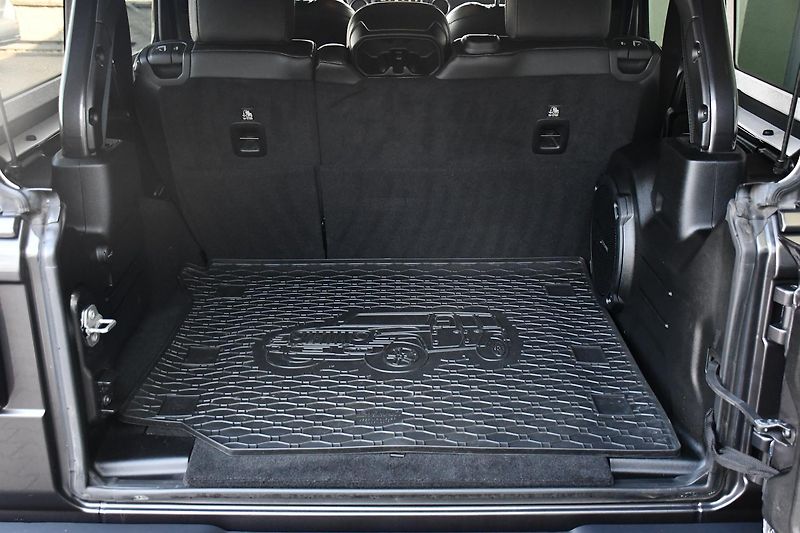 Jeep Wrangler 2.2CRD UNLIMITED REZERVACE - fotka 43 z 51