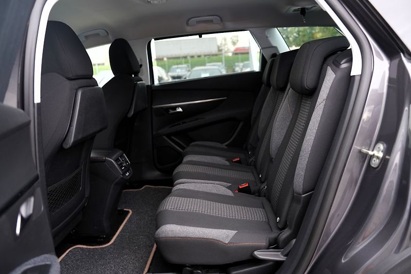 Peugeot 5008 1.6 HDI automat/88KW/7MÍST/ČR - fotka 30 z 44