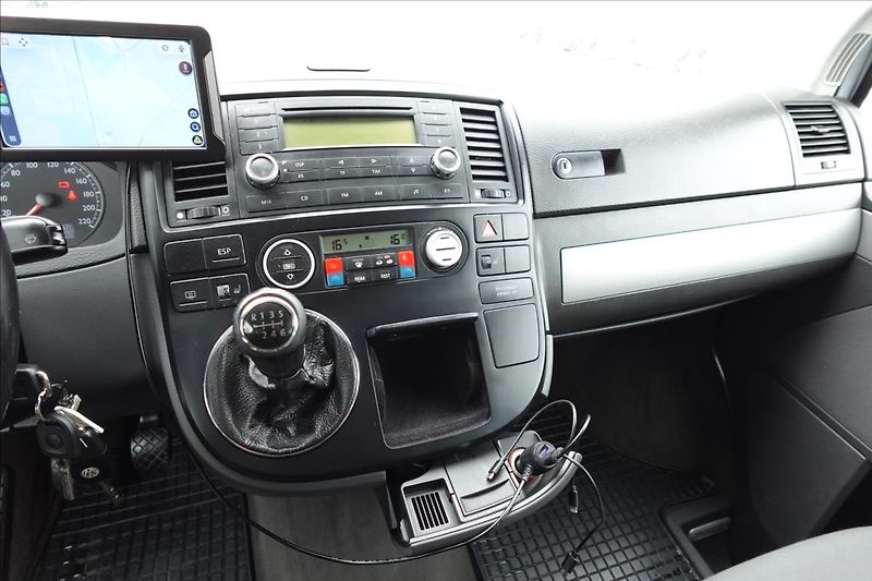 Volkswagen Multivan 2,5 TDi  7 MÍST AUTO KLIMA - fotka 26 z 30