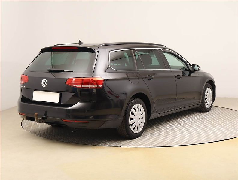 Volkswagen Passat (2015) 2.0 TDI, Navi, Tempomat - fotka 5 z 22