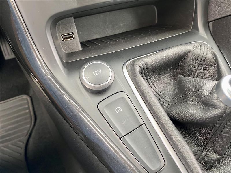 Ford Focus 1,5 TDCi NAVI VÝHŘEV - fotka 34 z 43