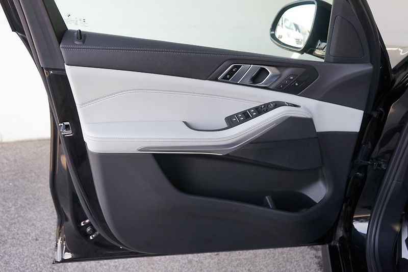 BMW X5 (2023) - fotka 22 z 28