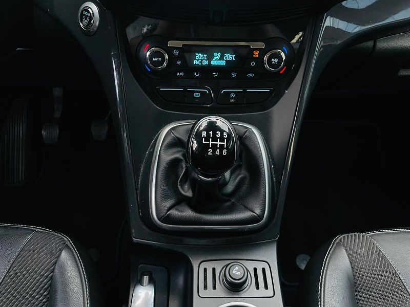 Ford Kuga 2.0TDCi 4x4 MAN TAŽNÉ SERVISKA - fotka 39 z 47