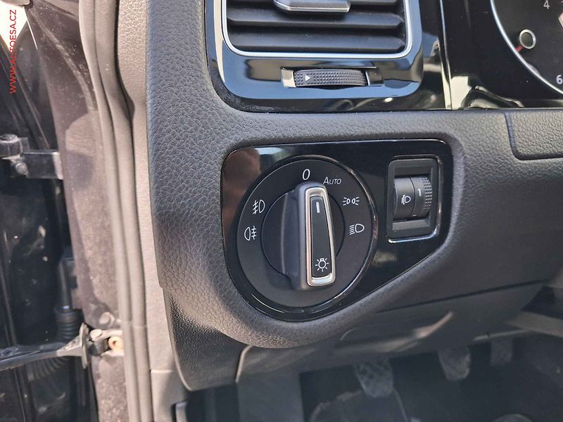 Volkswagen Golf (2017) 2.0TDi, ČR, AC, tempo, park - fotka 15 z 16