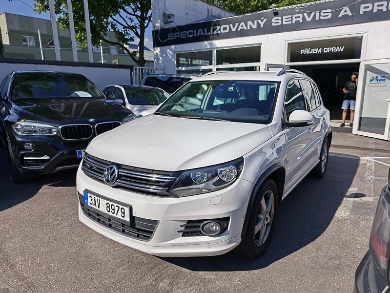 Volkswagen Tiguan 2,0 TDi R-Line  - fotka 1 z 21