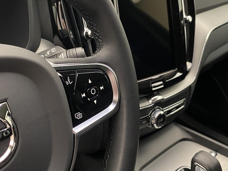 Volvo XC60 B5 AWD DARK PLUS REZERVACE - fotka 21 z 57