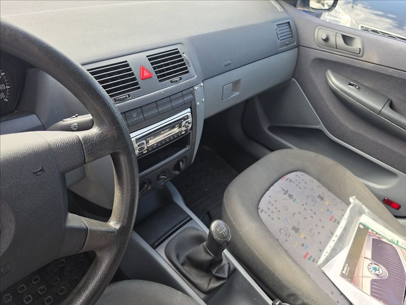 Škoda Fabia 1,2 HTp Clasic SERVISOVÁNO - fotka 13 z 37