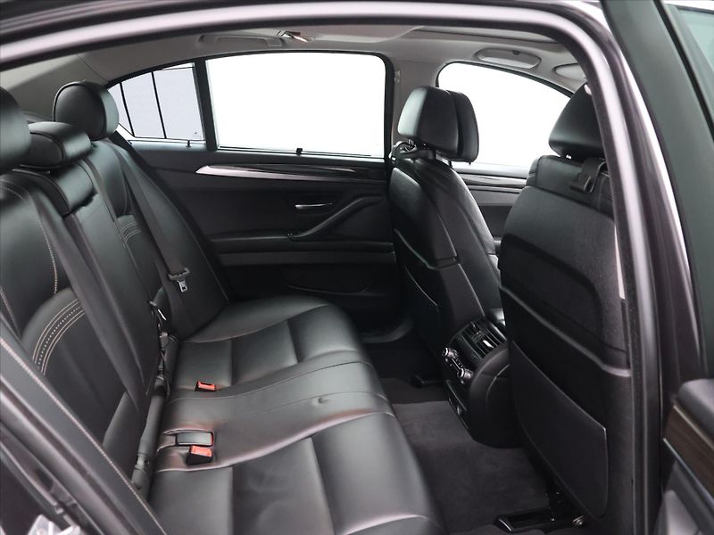 BMW Řada 5 3,0 D 190 kW X-Drive Luxury Li - fotka 12 z 35