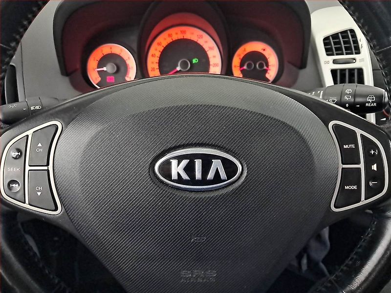 Kia Ceed (2009) 1.6 CVVT, nová STK, rezervace - fotka 16 z 17