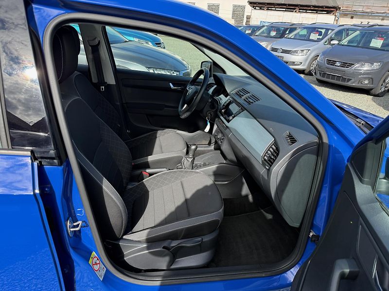 Škoda Fabia 1.0 MPI AMBITION - fotka 9 z 13