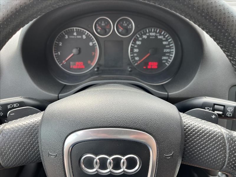 Audi A3 3,2 i V6 184KW 4x4  Sportback - fotka 25 z 45