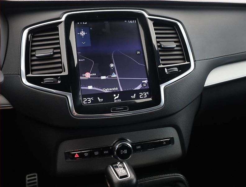Volvo XC90 (2019) R-Design D5 AWD - fotka 10 z 21