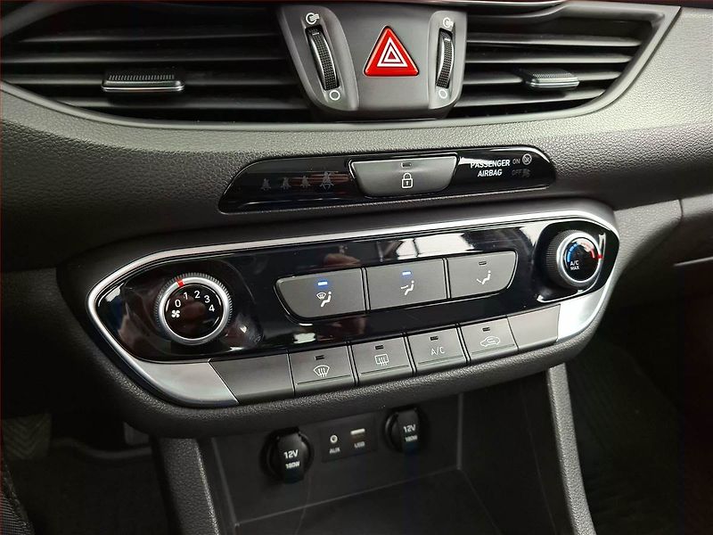 Hyundai i30 (2018) 1.6 CRDi, Tempomat - fotka 14 z 17