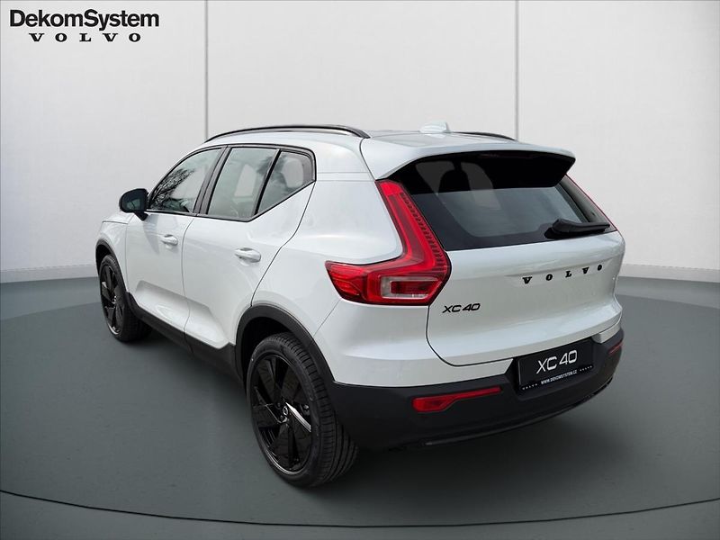 Volvo XC40 2,0 Plus B3 Black Edition 3760 - fotka 4 z 14