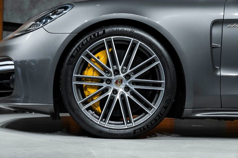 Porsche Panamera Turbo S E-hybrid, SportDesign, - fotka 3 z 25