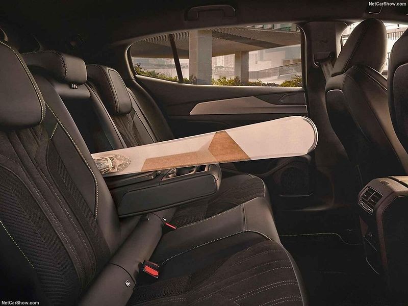 Peugeot uvádí na trh modernizovanou verzi vozu 408.