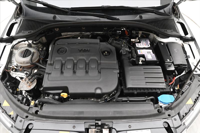 Škoda Octavia 1,6 TDI 81kW tažné nová STK - fotka 9 z 30