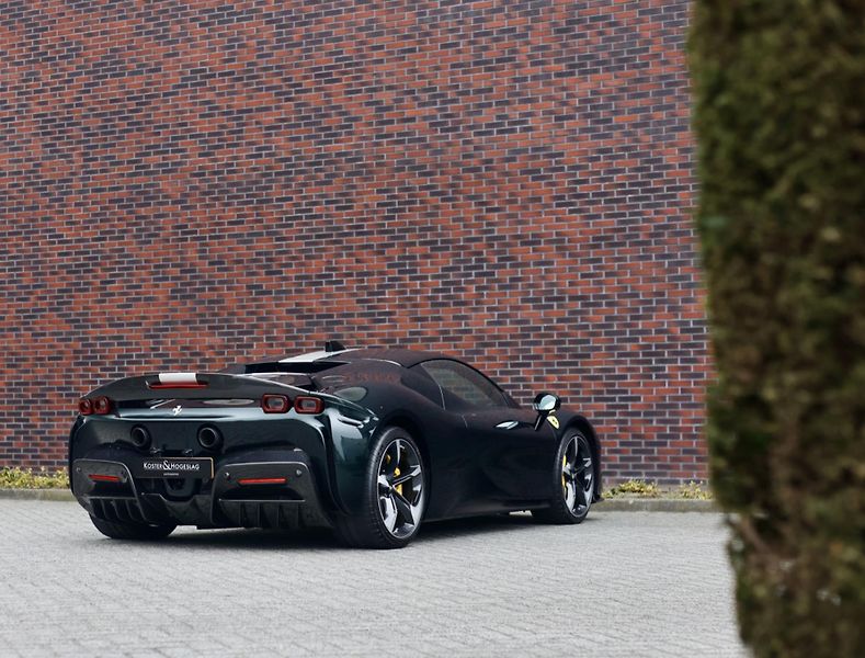 Ferrari SF90 (2021) Stradale 4.0 V8 1001PS 4x4 Ate - fotka 22 z 72