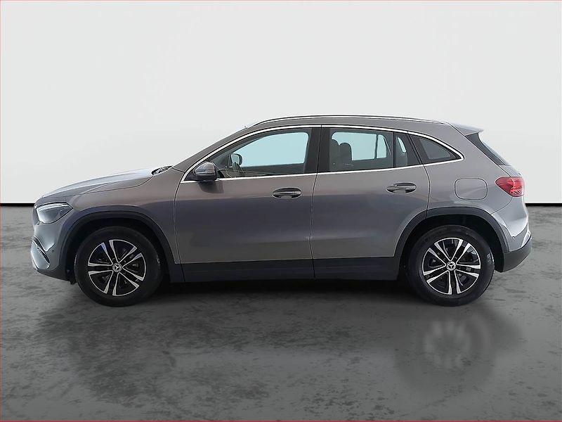Mercedes-Benz GLA (2024) 180 - fotka 3 z 20