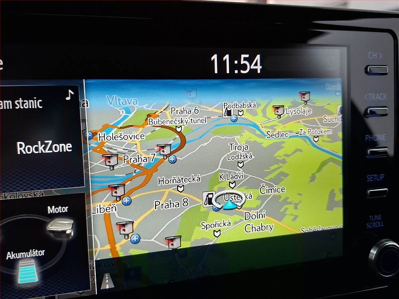 Toyota Corolla (2021) 1.8 Hybrid - fotka 17 z 22