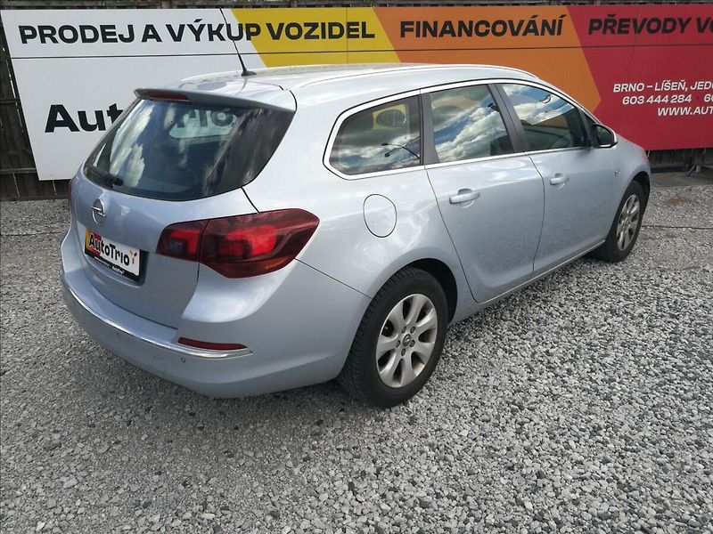 Opel Astra 1,6 CDTi kombi - fotka 3 z 15
