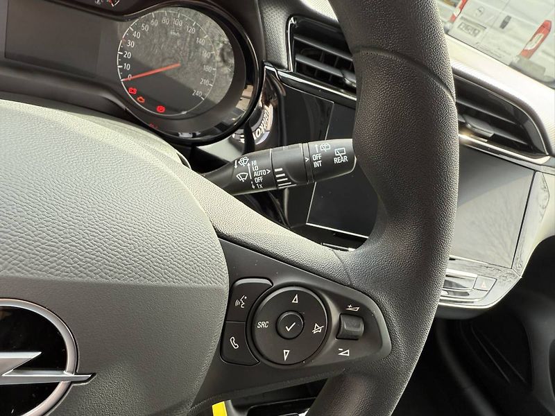 Opel Corsa Edition 1.2 TURBO (74kW/100k) - fotka 13 z 22