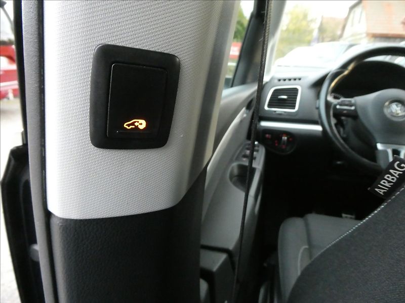 Volkswagen Sharan 2,0 TDi 103kW Cup,2xkola,panor - fotka 40 z 67
