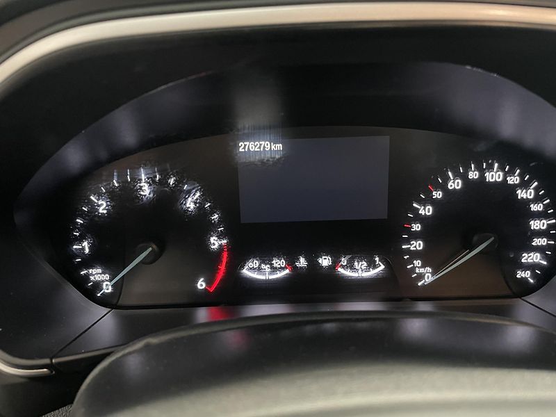 Ford Focus 1.5 TDCi NAVI DIGIAC  - fotka 22 z 24