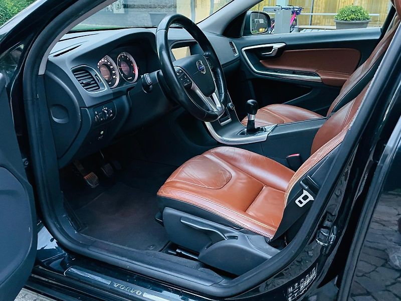 Volvo S60 2.0D 120KW 5VÁLEC VÝHŘEV SENZO - fotka 28 z 44