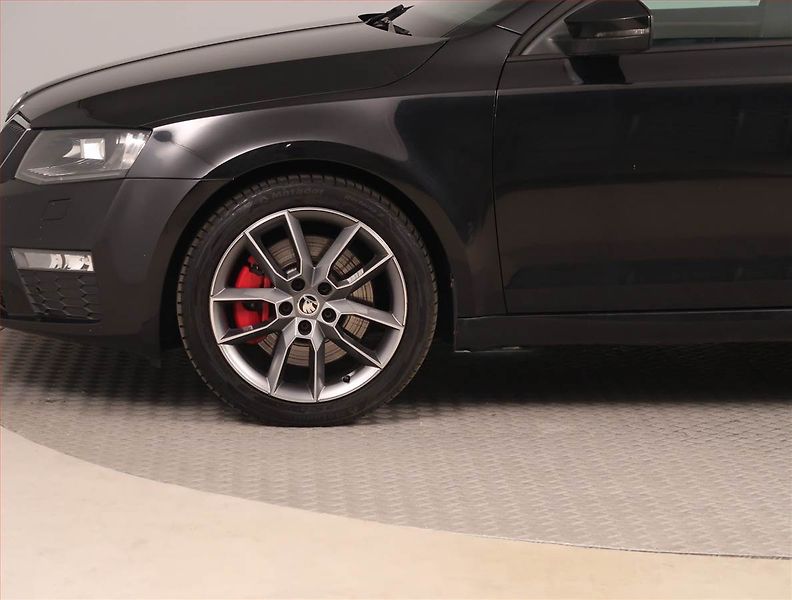 Škoda Octavia (2013) 2.0 TDI, Kůže, Navi, Bi-Xenony - fotka 14 z 15