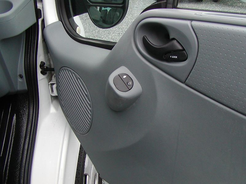 Ford Transit (2011) 2.2TDCi, 6MÍST, 350L,196TIS.KM - fotka 27 z 50